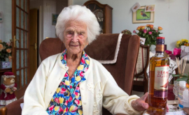 O bătrînă de 111 ani dezvăluie secretul longevității