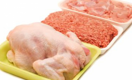 Avicultorii neagă existența deficitului de carne de pui pe piață DOC