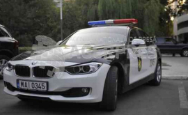 O mașină de politie sa răsturnat la Chișinău VIDEO