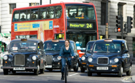 Proprietarii de maşini poluante din Londra sunt obligaţi să achită taxa