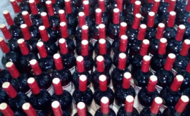 Alte 179 de sticle cu alcool fără acte de proveniență reținute la vamă