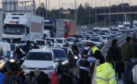 В Каталонии проходит забастовка заблокированы дороги и движение поездов