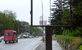 На одной из столичных улиц уберут рекламные щиты