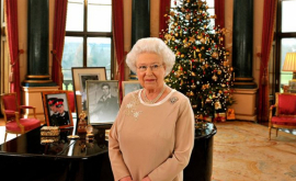 Ce cadou inedit primesc angajații palatului din partea Reginei Elisabeta a IIa