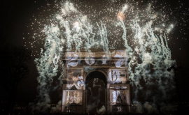Parisul va sărbători trecerea în Noul An cu un spectacol de sunet şi lumină 