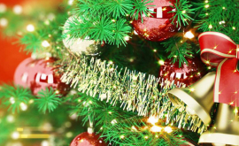 Рождественская елка украшенная деньгами ВИДЕО