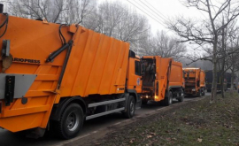 Колонна мусоровозов направилась в Бельцы ФОТОВИДЕО