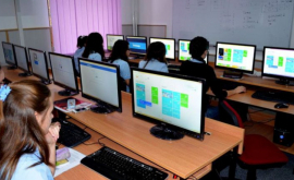 50 de calculatoare vor merge în 2018 în mai multe şcoli din ţară