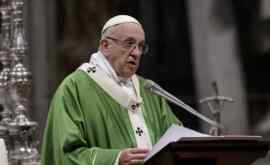 Gestul incredibil al lui Papa Francisc ia uimit pe trecători VIDEO