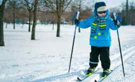 Amatorii sporturilor de iarnă merg la schiat la Călăraşi