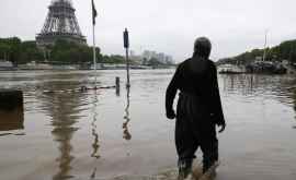 В Париже пик наводнения