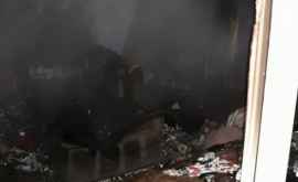 Flăcările au mistuit un apartament din sectorul Rîşcani