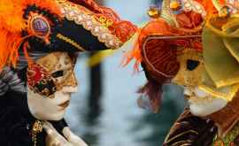 Locuitorii și oaspeții capitalei au ocazia să ia parte la un Carnaval venețian