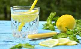 Три причины пить по утрам воду с лимоном