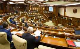 Parlamentul a revotat o lege întoarsă de Dodon