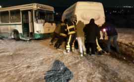 Спасатели вытащили из сугробов 16 автомобилей