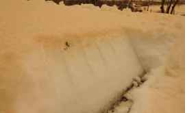 Опасен ли цветной снег выпавший вчера в Молдове ВИДЕО