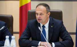 Канду призывают уйти в отставку после постыдного присутствия в парламенте Румынии