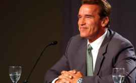 Schwarzenegger a fost operat de urgenţă