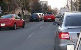 Одну из улиц Кишинева затянуло дымом из автомобиля ВИДЕО