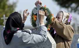 Cum este sărbătorit Paştele Blajinilor la cimitirul Armenesc