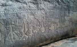 Misterioasa piatră cu inscripții străvechi și misterul din jurul acestora FOTO