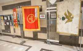 Expoziţie inedită de drapele istorice la Parlament FOTO