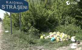 Intrarea în raionul Străşeni invadată de mormane de gunoi VIDEO