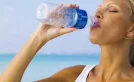 Cîtă apă trebuie să bei ca să te menţii în formă