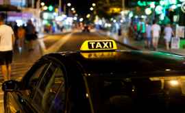 В машинах такси появились информационные таблички ФОТО
