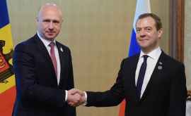 Medvedev și Pașinean felicitați de Pavel Filip