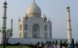 Poluarea face victime şi în rîndul clădirilor istorice Taj Mahal începe să arate diferit