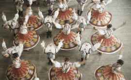 Imagini video de colecție din Piața Roșie cu dansatori moldoveni