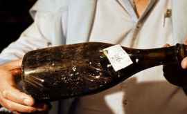 O sticlă de vin a fost vîndută cu 100000 de euro