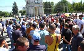 Кирилл Габурич вышел к протестующим на ПВНС водителям