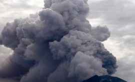 Vulcanul Agung a expulzat luni o coloană de cenuşă la o înălţime de 2000 de metri 