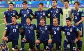 Японские футболисты преподали урок хороших манер ФОТО
