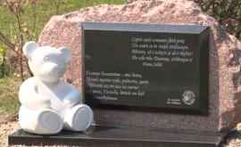 В Кишиневе появился памятник детям погибшим при пожаре в Кемерово ВИДЕО