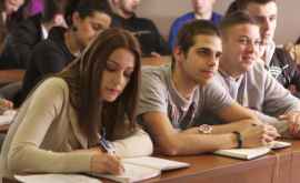 Numărul studenților a scăzut dramatic în Moldova