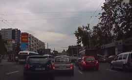Слабости молдавских водителей на дорогах столицы ВИДЕО