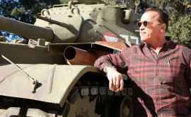 Momentul în care Schwarzenegger trece cu tancul peste o limuzină VIDEO