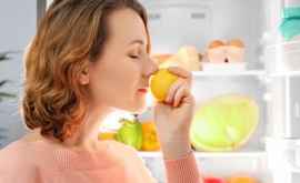 Soluții simple să scapi de mirosurile persistente din frigider