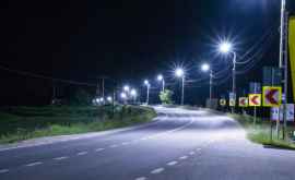Lipsa iluminatului stradal din Fălești rezolvată de doi școlari 