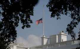 Трамп приказал приспустить флаг над Белым домом
