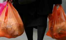 Peste 60 de țări au interzis utilizarea sacoșelor de plastic