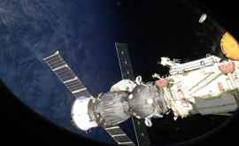 Российский космонавт показал видеоролик с дырой в корпусе МКС