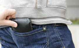 Полиция разыскивает карманника укравшего кошелек ВИДЕО