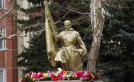О чем напоминают памятники погибшим советским солдатам в Молдове