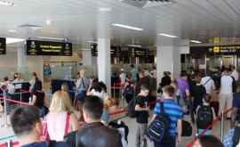 Десятки молдаван застряли в аэропорту Лутон 