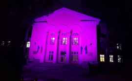 Clădirea Ministerului Sănătății iluminată în roz